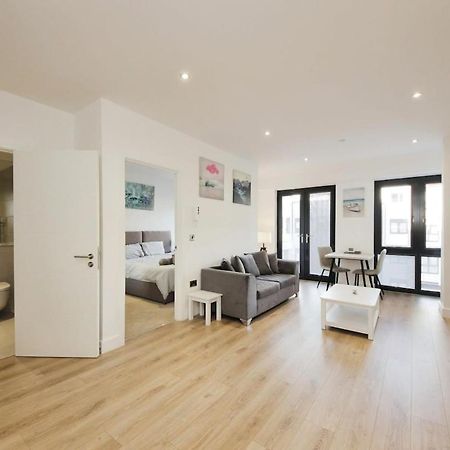 Modern Comfort 1 Bed Apartment Broadoaks, Sulihull โซลิฮัล ภายนอก รูปภาพ