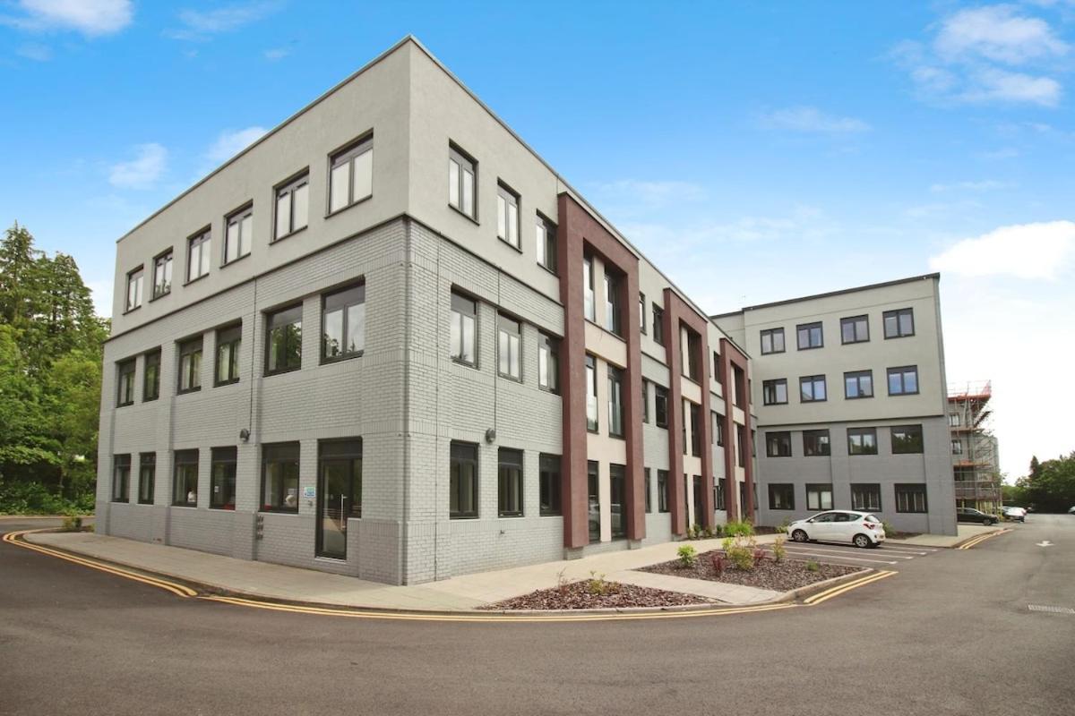 Modern Comfort 1 Bed Apartment Broadoaks, Sulihull โซลิฮัล ภายนอก รูปภาพ