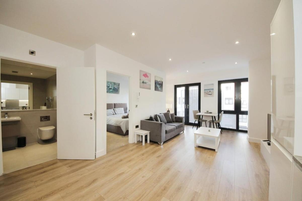 Modern Comfort 1 Bed Apartment Broadoaks, Sulihull โซลิฮัล ภายนอก รูปภาพ