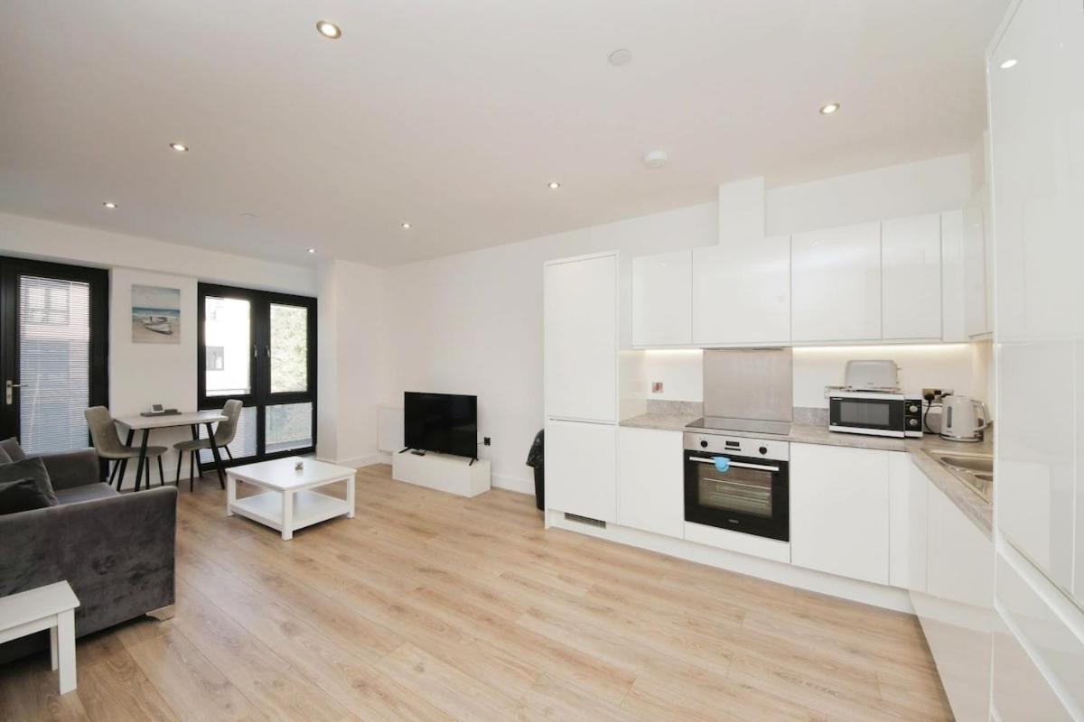 Modern Comfort 1 Bed Apartment Broadoaks, Sulihull โซลิฮัล ภายนอก รูปภาพ