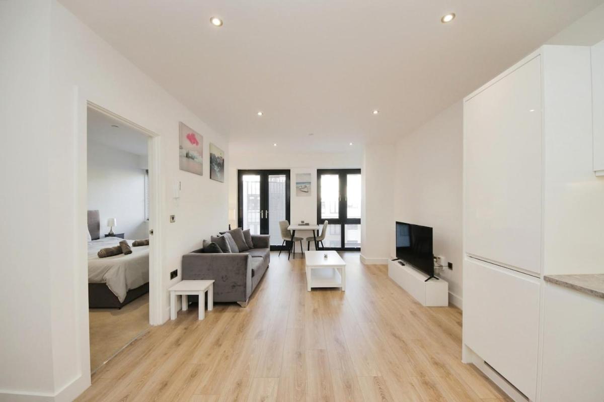 Modern Comfort 1 Bed Apartment Broadoaks, Sulihull โซลิฮัล ภายนอก รูปภาพ